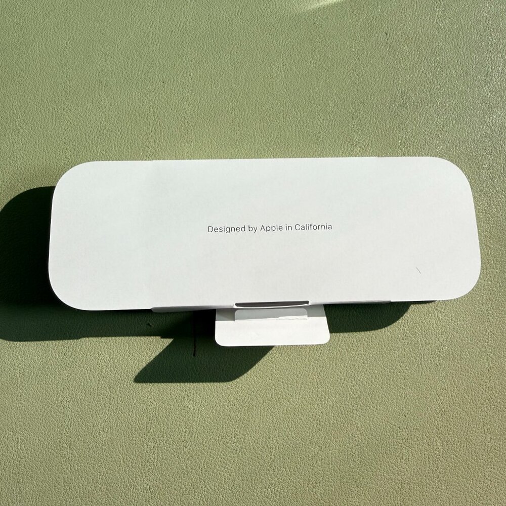 Apple Watch Magnetic Fast Charger to USB-C Cable (1 m) - Picture 3 of 3